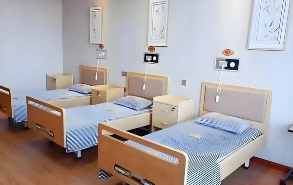 深圳落户要求2025_变态男躲女神床下,尺度生猛的日本电影! 他们、度生猛的日偷拍女性